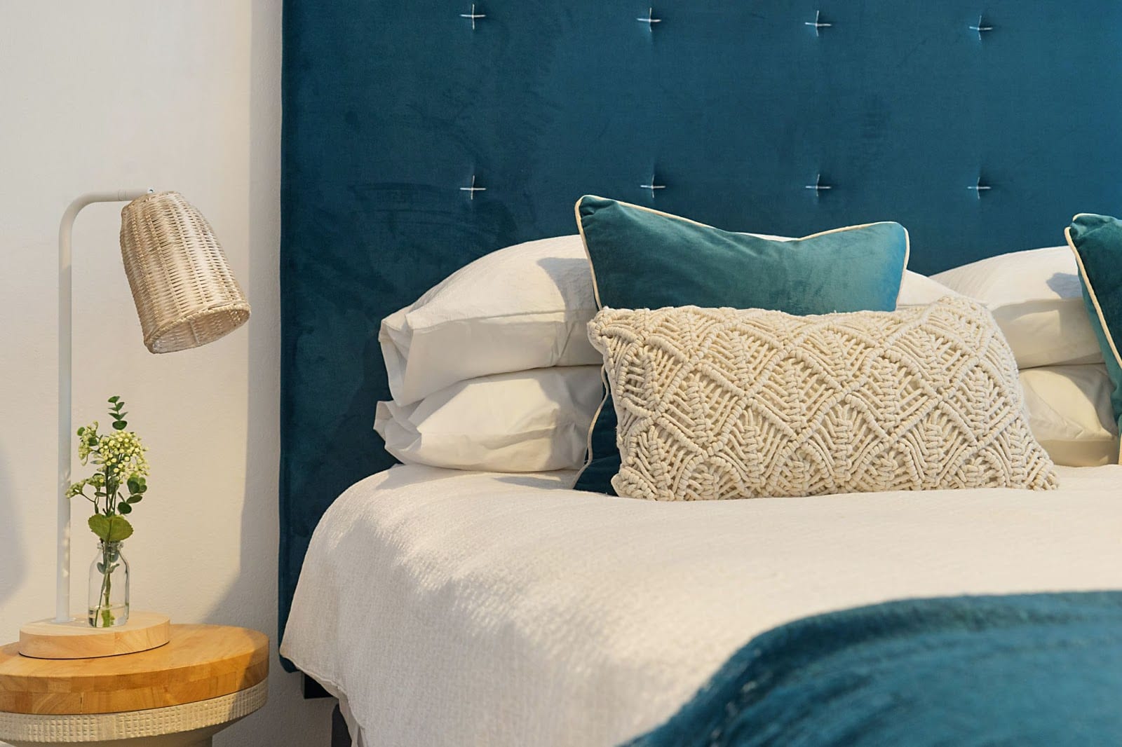 how-can-a-custom-upholstered-headboard-personalize-a-space_blend-home-furnishings